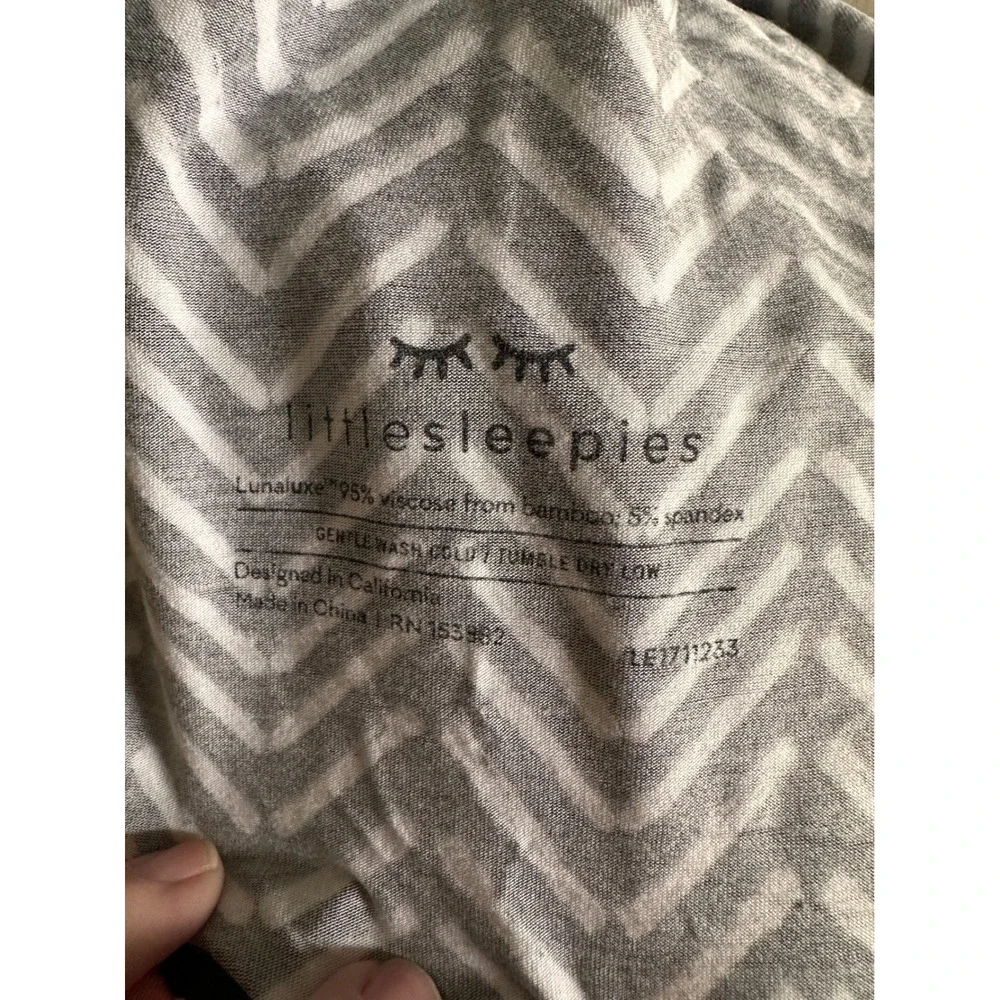 Little Sleepies Monochrome Chevron Fitted Flat Sheet‎ Set Knotted Hat Bamboo